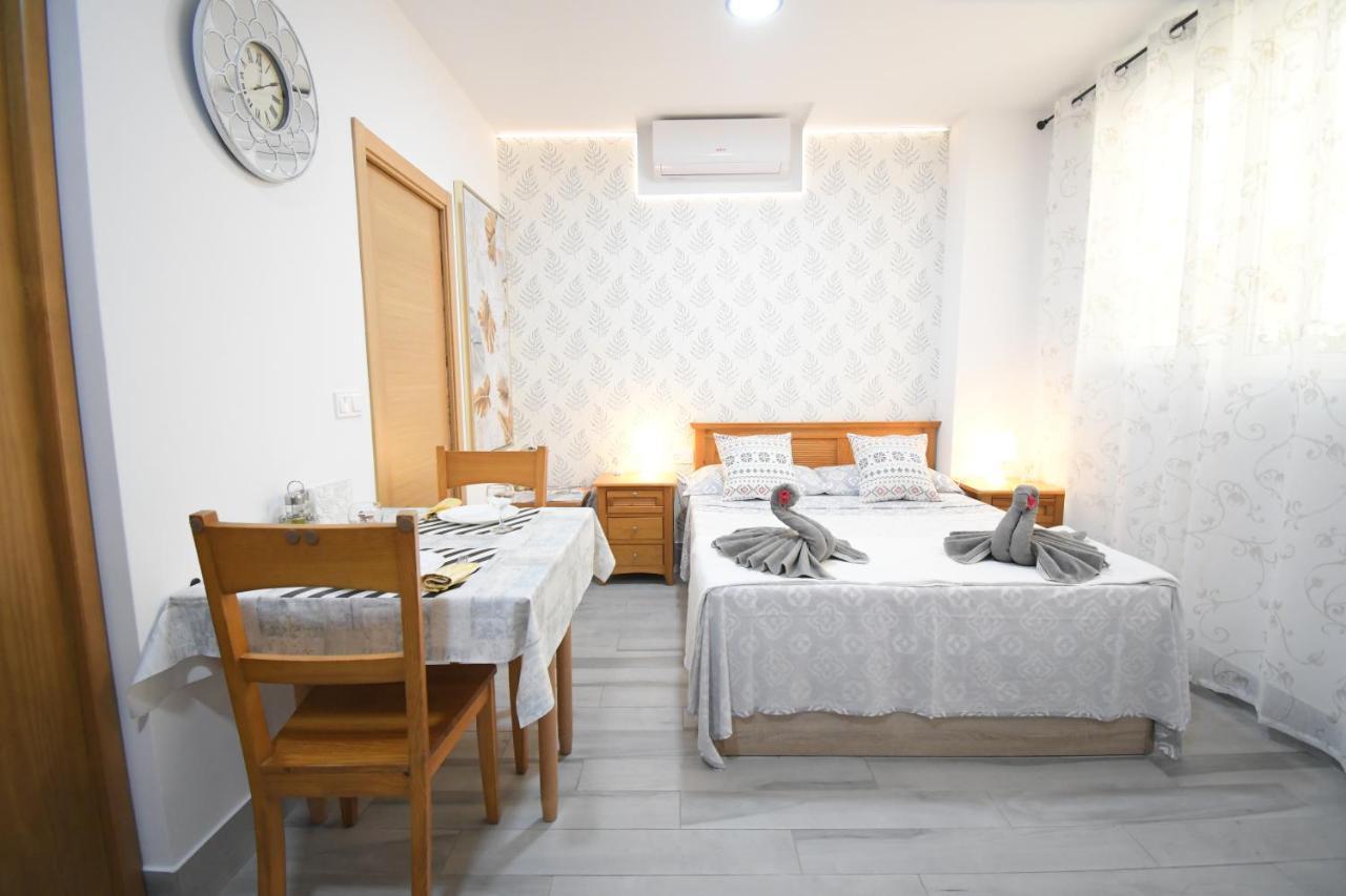 Jara Apartments ! มาลากา ภายนอก รูปภาพ
